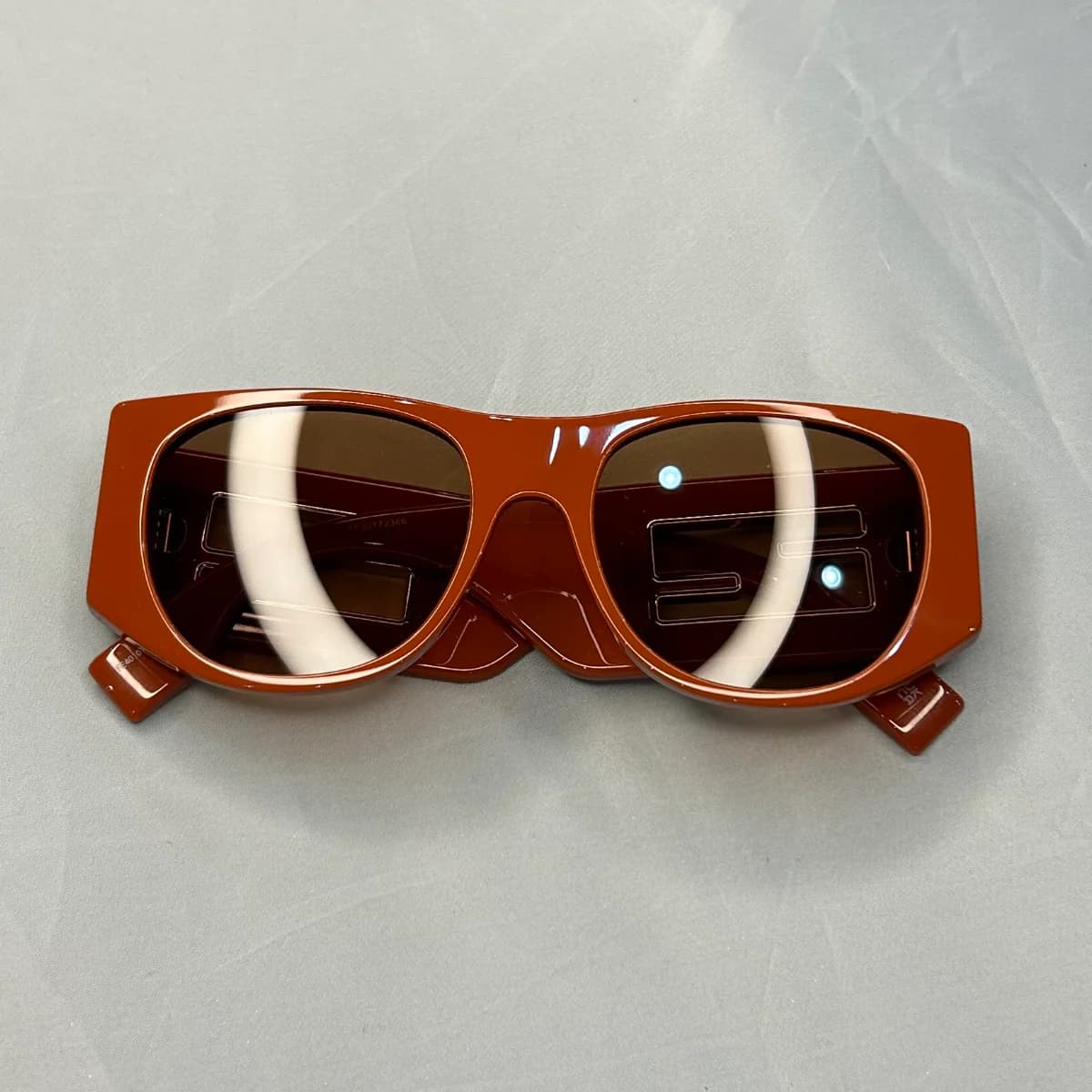 Fendi Baguette FE40109I Sunglasses