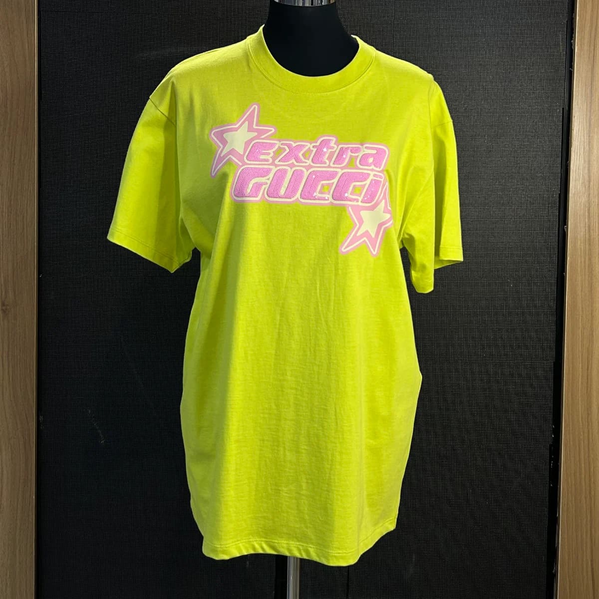 Gucci Logo stars print cotton jersey tshirt with yellow and pink sequin
