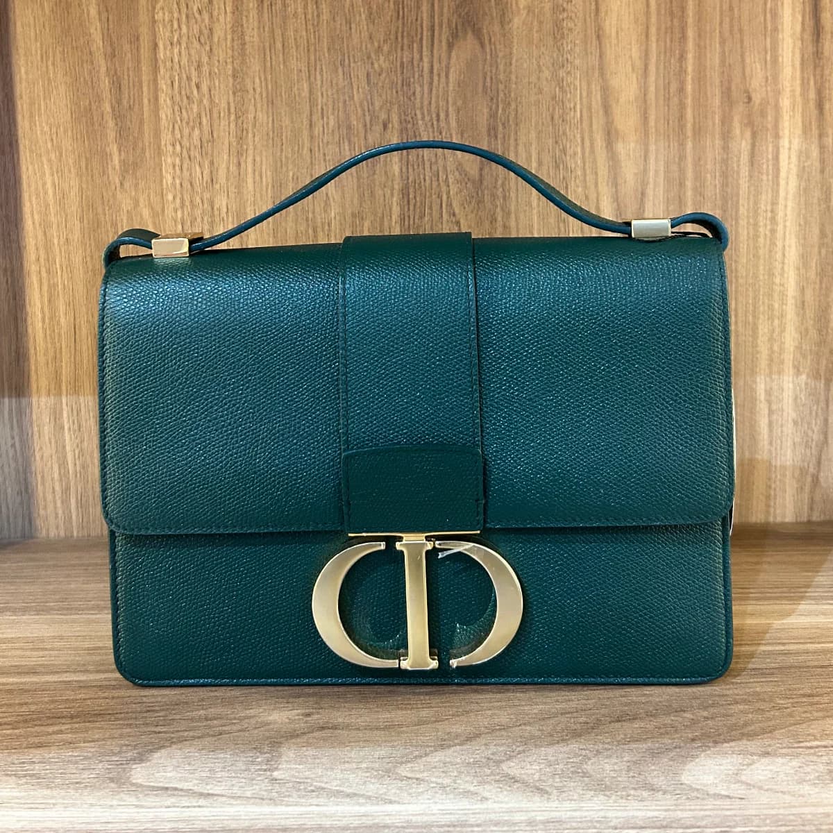 Christian dior 30 montaigne flap bag in green calfskin leather with a CD clasp