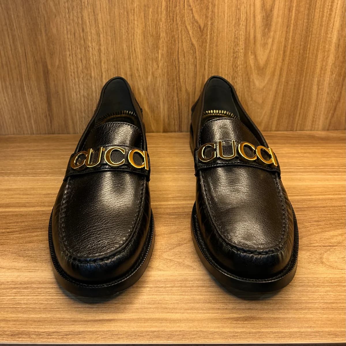 Gucci cara leather loafers in black with gold tone hardware