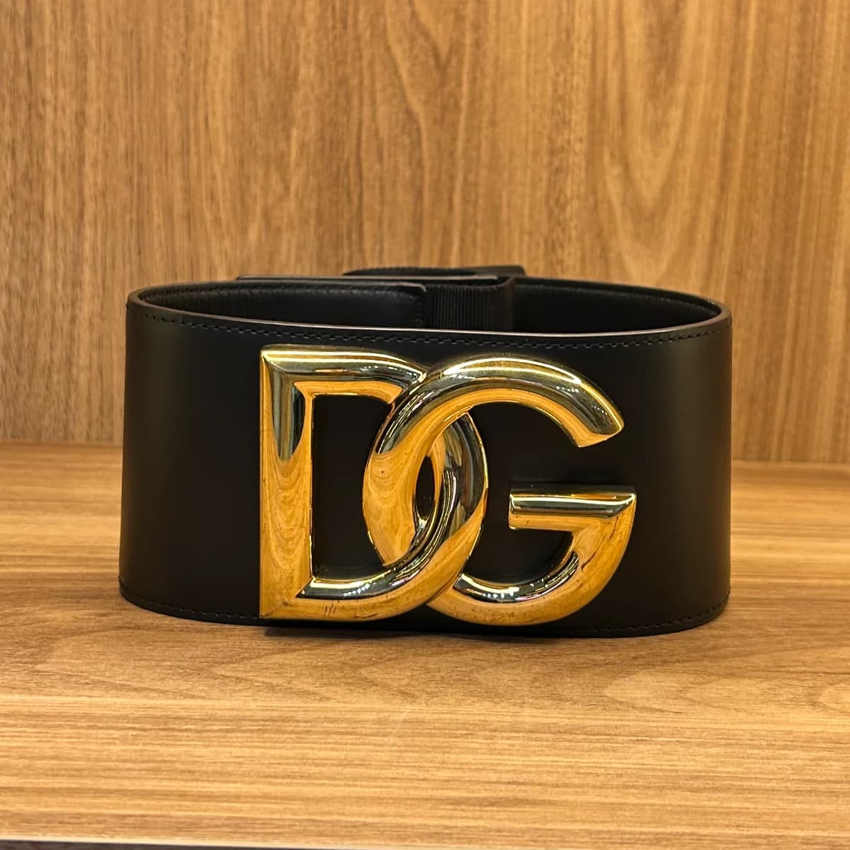 Stretch band and Gold logo